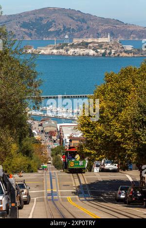 Die Straßenbahn mit der Oldtimer Holz-Straßenbahn bringt Sie in die Innenstadt von San Francisco Stockfoto