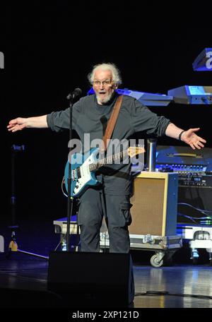 Sc. August 2024. Jefferson Starship, David Freiberg auf der Bühne für Dave Masons Traffic Jam in Concert mit Jefferson Starship, Peace Concert Hall, Greenville, SC, 02. August, 2024. Quelle: Derek Storm/Everett Collection/Alamy Live News Stockfoto