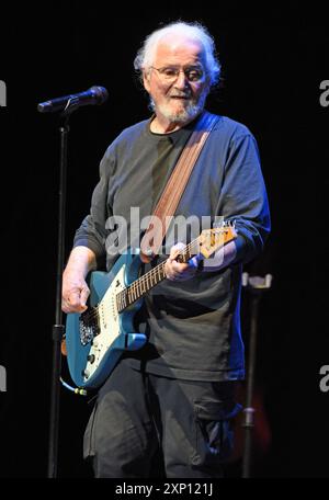 Sc. August 2024. Jefferson Starship, David Freiberg auf der Bühne für Dave Masons Traffic Jam in Concert mit Jefferson Starship, Peace Concert Hall, Greenville, SC, 02. August, 2024. Quelle: Derek Storm/Everett Collection/Alamy Live News Stockfoto