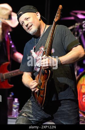 Sc. August 2024. Jefferson Starship, Jude Gold auf der Bühne für Dave Masons Traffic Jam in Concert mit Jefferson Starship, Peace Concert Hall, Greenville, SC, 02. August, 2024. Quelle: Derek Storm/Everett Collection/Alamy Live News Stockfoto