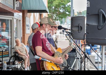Eric Pettit Lion (EP Lion) beim 5. Jährlichen Old Couch Music fest im Capitol Theater in Burlington, Iowa Stockfoto