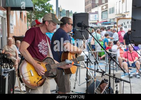 Eric Pettit Lion (EP Lion) beim 5. Jährlichen Old Couch Music fest im Capitol Theater in Burlington, Iowa Stockfoto
