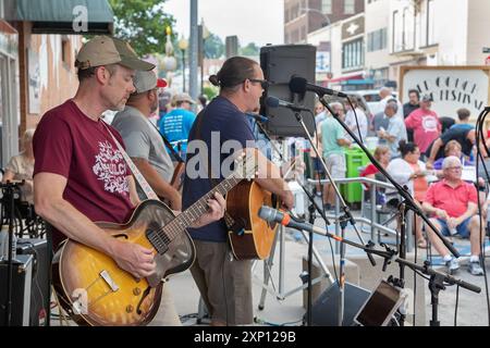 Eric Pettit Lion (EP Lion) beim 5. Jährlichen Old Couch Music fest im Capitol Theater in Burlington, Iowa Stockfoto