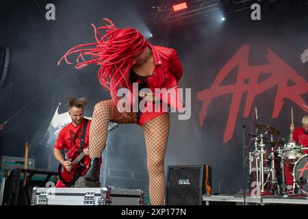 Wacken 2024 Freitag - perfektes Wetter und viele Headliner bereits am Freiteag ist es vor allen Bühnen gut gefüllt und die Auslastung der Stände gesichert. Am Freitag gibt es zahllose Headliner zu sehen. Aprit Art räumten enorm ab. Wacken Schleswig Holstein Deutschland 353A3034 *** Wacken 2024 Freitag perfektes Wetter und viele Headliner bereits am Freitag ist es gut gefüllt vor allen Bühnen und die Auslastung der Stände ist gesichert am Freitag gab es unzählige Headliner, die Aprit Art enorm aufgeräumt haben Wacken Schleswig Holstein Deutschland 353A3034 Stockfoto