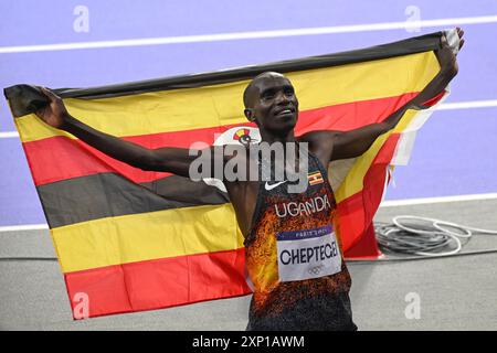 Saint Denis, Frankreich. August 2024. Joshua Cheptegei (UGA) Goldmedaille, Leichtathletik, Herrenfinale über 000 m während der Olympischen Spiele Paris 2024 am 2. August 2024 im Stade de France in Saint-Denis bei Paris, Frankreich - Foto Michael Baucher/Panorama/DPPI Media Credit: DPPI Media/Alamy Live News Stockfoto