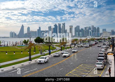 Blick auf die Skyline von Doha vom Mina District Old Doha Port. Stockfoto