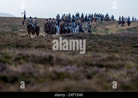 Lauder, Großbritannien. August 2024. Lauder Common Ridings ist einer der ursprünglichen Border Common Ridings, mit Anspielungen auf das Festival aus den 1600er Jahren, das Mitte der 1800er Jahre eingestellt wurde, bevor es 1911 wieder eingeführt wurde und jedes Jahr im Lauderdale-Kalender Platz einnahm. Ryan Murray Lauder Cornet Und Standardträger 2024 Jake Mirley (Cornet 2023) Rechtshänder Elliot Balson (Cornet 2022) Linkshänder ? (Quelle: Rob Gray/Alamy Live News Stockfoto