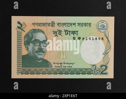 Bangladesch zwei Taka-Banknoten mit einem Porträt von Scheich Mujibur Rahman auf der Vorderseite Stockfoto