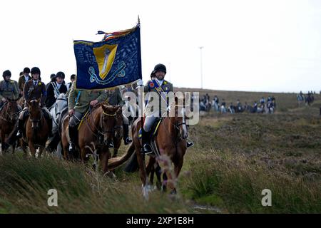 Lauder, Großbritannien. August 2024. Lauder Common Ridings ist einer der ursprünglichen Border Common Ridings, mit Anspielungen auf das Festival aus den 1600er Jahren, das Mitte der 1800er Jahre eingestellt wurde, bevor es 1911 wieder eingeführt wurde und jedes Jahr im Lauderdale-Kalender Platz einnahm. Ryan Murray Lauder Cornet Und Standardträger 2024 Jake Mirley (Cornet 2023) Rechtshänder Elliot Balson (Cornet 2022) Linkshänder ? (Quelle: Rob Gray/Alamy Live News Stockfoto