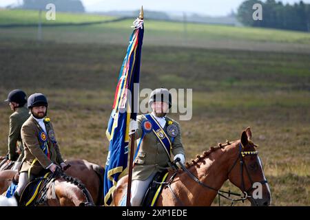 Lauder, Großbritannien. August 2024. Lauder Common Ridings ist einer der ursprünglichen Border Common Ridings, mit Anspielungen auf das Festival aus den 1600er Jahren, das Mitte der 1800er Jahre eingestellt wurde, bevor es 1911 wieder eingeführt wurde und jedes Jahr im Lauderdale-Kalender Platz einnahm. Ryan Murray Lauder Cornet Und Standardträger 2024 Jake Mirley (Cornet 2023) Rechtshänder Elliot Balson (Cornet 2022) Linkshänder ? (Quelle: Rob Gray/Alamy Live News Stockfoto