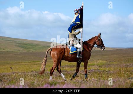 Lauder, Großbritannien. August 2024. Lauder Common Ridings ist einer der ursprünglichen Border Common Ridings, mit Anspielungen auf das Festival aus den 1600er Jahren, das Mitte der 1800er Jahre eingestellt wurde, bevor es 1911 wieder eingeführt wurde und jedes Jahr im Lauderdale-Kalender Platz einnahm. Ryan Murray Lauder Cornet Und Standardträger 2024 Jake Mirley (Cornet 2023) Rechtshänder Elliot Balson (Cornet 2022) Linkshänder ? (Quelle: Rob Gray/Alamy Live News Stockfoto