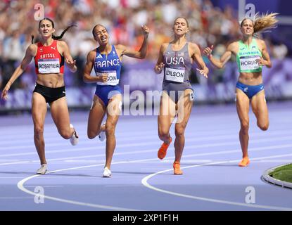 Paris, Frankreich. August 2024. ANAIS Bourgoin (2. L) aus Frankreich tritt während der 800-m-Wiederholungsrunde der Frauen an den Olympischen Spielen 2024 in Paris, Frankreich, am 2. August 2024 an. Quelle: Li Ying/Xinhua/Alamy Live News Stockfoto