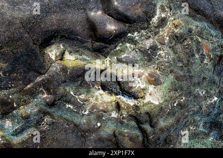 Nahansicht der Natursteinoberfläche mit schönem Muster. Stockfoto