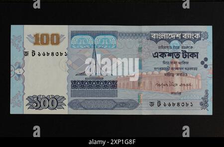 Bangladeschs hundert Taka-Banknote mit einem Porträt des Gedenkdenkmals der nationalen Märtyrer aus Bangladesch 100 Taka-Banknoten Stockfoto