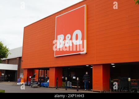 Slough, Berkshire, Großbritannien. Juni 2024. B&Q in Slough, Berkshire. Kredit: Maureen McLean/Alamy Stockfoto