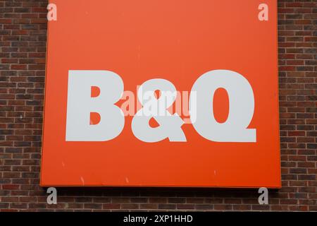 Slough, Berkshire, Großbritannien. Juni 2024. B&Q in Slough, Berkshire. Kredit: Maureen McLean/Alamy Stockfoto