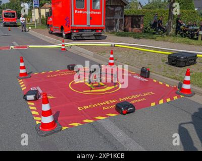 Mehrere Gebäude in Schillerslage abgebrannt die Feuerwehr lehrte unterstützt mit dem Einsatz einer speziellen Wärmebilddrohne die Einsatzleitung vor Ort. *** Mehrere Gebäude brannten in Schillerslage ab die Lehrte Feuerwehr unterstützte die Einsatzleitung vor Ort mit Hilfe einer speziellen Wärmebilddrohne Copyright: XBerndxGüntherx Stockfoto