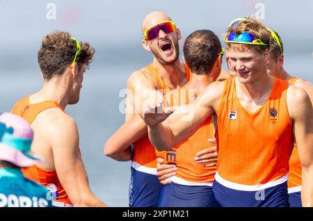 VAIRES-SUR-MARNE - Ruderer von Gert-Jan van Doorn, Jacob van de Kerkhof, Jan van der bij, Mick Makker, Olav Molenaar, Ralf Rienks, Ruben Knab, Sander de Graaf und Coxswain Dieuwke Fetter gewinnen Silber auf der M8+ beim Olympischen Ruderturnier während der Olympischen Spiele in der französischen Hauptstadt. ANP IRIS VAN DEN BROEK Stockfoto