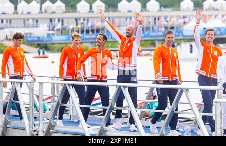 VAIRES-SUR-MARNE - Ruderer von Gert-Jan van Doorn, Jacob van de Kerkhof, Jan van der bij, Mick Makker, Olav Molenaar, Ralf Rienks, Ruben Knab, Sander de Graaf und Coxswain Dieuwke Fetter gewinnen Silber auf der M8+ beim Olympischen Ruderturnier während der Olympischen Spiele in der französischen Hauptstadt. ANP IRIS VAN DEN BROEK Stockfoto