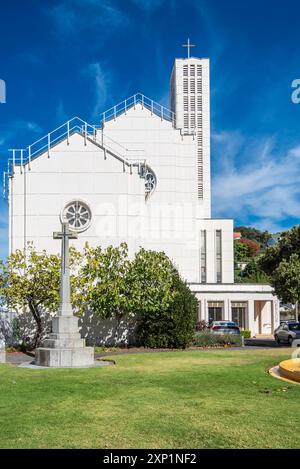 Waiapu Cathedral of Saint John the Evangelist, eine anglikanische Kathedrale in Napier, Neuseeland, wurde 1965 im Art déco-Stil erbaut. Stockfoto