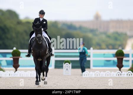 Versailles, Frankreich. August 2024. Olympia, Paris 2024, Pferdesport, Dressur, Team, das Finale: Isabell Werth reitet Wendy. Quelle: Rolf Vennenbernd/dpa/Alamy Live News Stockfoto