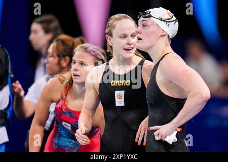 Nanterre, Frankreich. August 2024. NANTERRE, FRANKREICH - 3. AUGUST: TEs Schouten aus den Niederlanden, Maaike de Waard aus den Niederlanden, Tessa Giele aus den Niederlanden sieht sich an, am 8. Tag der Schwimmen - Olympischen Spiele Paris 2024 in der Paris La Defense Arena am 3. August 2024 in Nanterre, Frankreich, im Medley Relay der Frauen mit 4 x 100 m Länge anzutreten. (Foto: Rene Nijhuis/BSR Agency) Credit: BSR Agency/Alamy Live News Stockfoto