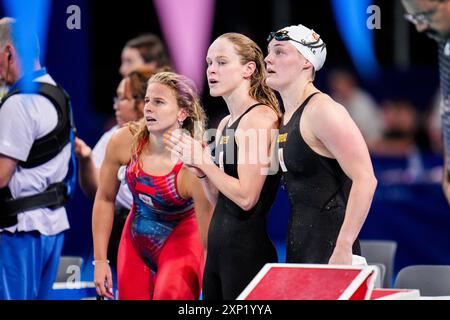 Nanterre, Frankreich. August 2024. NANTERRE, FRANKREICH - 3. AUGUST: TEs Schouten aus den Niederlanden, Maaike de Waard aus den Niederlanden, Tessa Giele aus den Niederlanden sieht sich an, am 8. Tag der Schwimmen - Olympischen Spiele Paris 2024 in der Paris La Defense Arena am 3. August 2024 in Nanterre, Frankreich, im Medley Relay der Frauen mit 4 x 100 m Länge anzutreten. (Foto: Rene Nijhuis/BSR Agency) Credit: BSR Agency/Alamy Live News Stockfoto