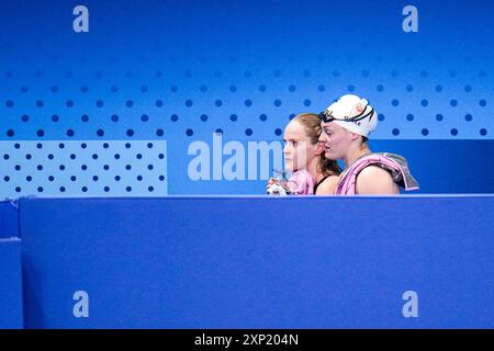 Nanterre, Frankreich. August 2024. NANTERRE, FRANKREICH - 3. AUGUST: Maaike de Waard aus den Niederlanden, Tessa Giele aus den Niederlanden, die am 8. Tag des Schwimmens - Olympische Spiele 2024 in Paris La Defense Arena am 3. August 2024 in Nanterre, Frankreich, in der Medley Relay der Frauen (4 x 100 m) antrat. (Foto: Rene Nijhuis/BSR Agency) Credit: BSR Agency/Alamy Live News Stockfoto