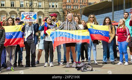 Glasgow, Schottland, Großbritannien. August 2024. Wetter in Großbritannien: Venezuela protestiert auf dem george-Platz im Stadtzentrum gegenüber dem Cenotaph und dem Sitz der lokalen Regierung in den Bürgerkammern. Credit Gerard Ferry/Alamy Live News Stockfoto