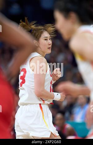 Lille, Frankreich. August 2024. Sun Mengran vom Team China feiert das Torspiel während der Gruppe A der Frauen im Basketball zwischen China und Puerto Rico bei den Olympischen Spielen 2024 in Lille, Frankreich, am 3. August 2024. Quelle: Meng Dingbo/Xinhua/Alamy Live News Stockfoto