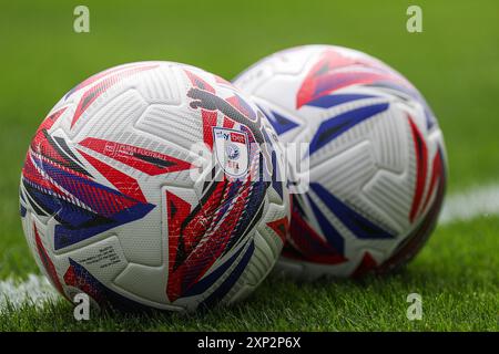 Der Puma EFL Sky Bet Match Ball während des Vorbereitungsspiels Crewe Alexandra gegen Blackpool im Alexandra Stadium, Crewe, Großbritannien, 3. August 2024 (Foto: Gareth Evans/News Images) Stockfoto