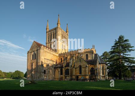 Pershore Abbey Am Frühen Morgen Sonnenschein. Stockfoto