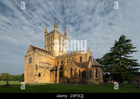 Pershore Abbey Am Frühen Morgen Sonnenschein. Stockfoto