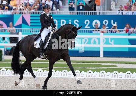 Versailles, Frankreich. August 2024. VERSAILLES, FRANKREICH – 3. AUGUST: Isabaell Werth, Deutschland, tritt am 8. Tag der Olympischen Spiele 2024 im Chateau de Versailles am 3. August 2024 in Versailles an. (Foto von Andre Weening/Orange Pictures) Credit: Orange Pics BV/Alamy Live News Stockfoto