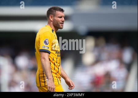August 2024; Loftus Road Stadium, Shepherds Bush, West London, England; Fußballbegeisterte vor der Saison, Queens Park Rangers gegen Brighton und Hove Albion; James Milner von Brighton &amp; Hove Albion Credit: Action Plus Sports Images/Alamy Live News Stockfoto