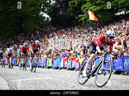 Paris, Frankreich. August 2024. Dänische Radfahrer wurden während des Straßenrennens der Männer bei den Olympischen Spielen 2024 in Paris am Samstag, den 3. August 2024, in Paris gezeigt. Die Spiele der XXXIII. Olympiade finden vom 26. Juli bis 11. August in Paris statt. Die belgische Delegation zählt 165 Athleten, die in 21 Sportarten antreten. BELGA FOTO JASPER JACOBS Credit: Belga News Agency/Alamy Live News Stockfoto