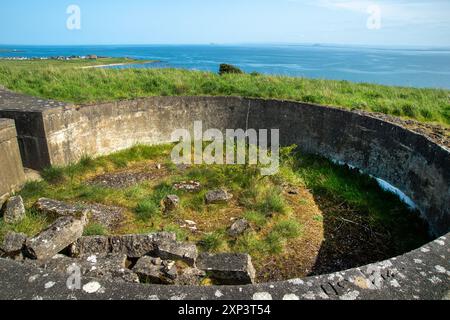 Die Überreste einer Betonfeuerwehr hoch über dem Firth of Forth bei Elie und Earlsferry Fife schottland sind Teil der Küstenverteidigung des Zweiten Weltkriegs Stockfoto