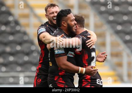 Rumpf, Großbritannien. August 2024. Agnatius Paasi aus St. Helens feiert seinen Versuch während des Spiels Hull FC gegen St Helens in der Betfred Super League am 3. August 2024 in Hull, Großbritannien (Foto: Alfie Cosgrove/News Images) in Hull, Großbritannien am 3. August 2024. (Foto: Alfie Cosgrove/News Images/SIPA USA) Credit: SIPA USA/Alamy Live News Stockfoto