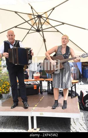 REKORDDATUM NICHT ANGEGEBEN D Filsers-Saenger vor Elise Aulinger Brunnen München 02.08.24 Viktualienmarkt Brunnenfest München *** D Filsers Saenger vor Elise Aulinger Brunnen München 02 08 24 Viktualienmarkt Brunnenfest München Stockfoto