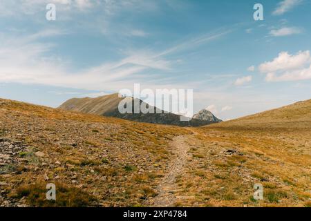 Bastiments Gipfel vom Coll de la Marrana Bergpass im Sommer aus gesehen. Hochwertige Fotos Stockfoto