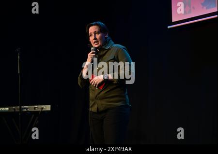 Edinburgh, Freitag, 2. August 2024. Mhairi Black, schottischer Politiker, der als stellvertretender Vorsitzender der Scottish National Party (SNP) auf der Bühne des Edinburgh Fringe Festivals diente. Quelle: Brian D Anderson. Stockfoto