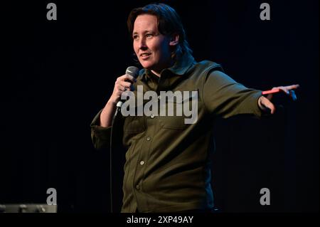 Edinburgh, Freitag, 2. August 2024. Mhairi Black, schottischer Politiker, der als stellvertretender Vorsitzender der Scottish National Party (SNP) auf der Bühne des Edinburgh Fringe Festivals diente. Quelle: Brian D Anderson. Stockfoto