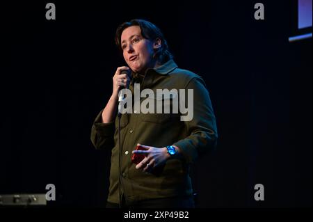 Edinburgh, Freitag, 2. August 2024. Mhairi Black, schottischer Politiker, der als stellvertretender Vorsitzender der Scottish National Party (SNP) auf der Bühne des Edinburgh Fringe Festivals diente. Quelle: Brian D Anderson. Stockfoto