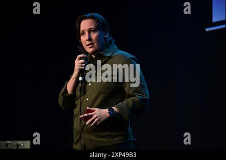 Edinburgh, Freitag, 2. August 2024. Mhairi Black, schottischer Politiker, der als stellvertretender Vorsitzender der Scottish National Party (SNP) auf der Bühne des Edinburgh Fringe Festivals diente. Quelle: Brian D Anderson. Stockfoto