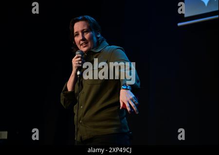 Edinburgh, Freitag, 2. August 2024. Mhairi Black, schottischer Politiker, der als stellvertretender Vorsitzender der Scottish National Party (SNP) auf der Bühne des Edinburgh Fringe Festivals diente. Quelle: Brian D Anderson. Stockfoto