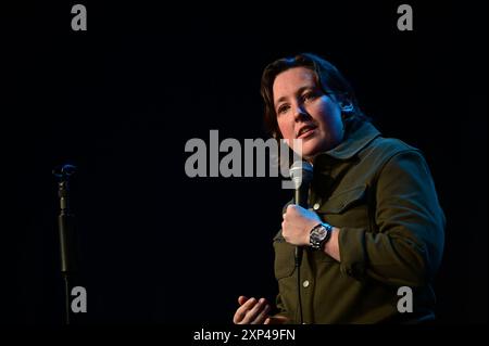 Edinburgh, Freitag, 2. August 2024. Mhairi Black, schottischer Politiker, der als stellvertretender Vorsitzender der Scottish National Party (SNP) auf der Bühne des Edinburgh Fringe Festivals diente. Quelle: Brian D Anderson. Stockfoto
