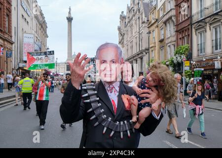 London, UK, 3. August 2024. Die Menschenmassen kehrten nach London zurück, um den von der Palästinensischen Solidaritätskampagne (PSC) organisierten National March for Palestine von Park Lane nach Whitehall zu veranstalten und die britische Regierung aufzurufen, die Waffenlieferungen an Israel einzustellen und einen dauerhaften Waffenstillstand zu fordern. Quelle: Eleventh Photography/Alamy Live News Stockfoto