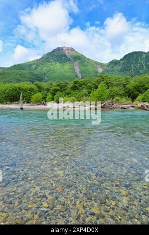 Mount Yakedake in Kamikochi, Chubu Sangaku Nationalpark in der Präfektur Nagano, Japan Stockfoto