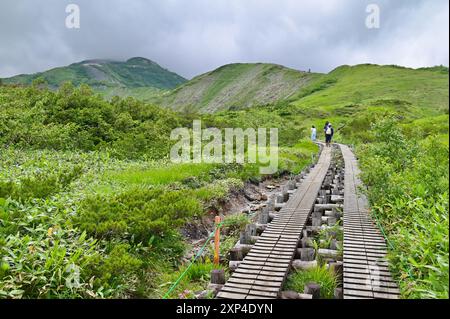 Blick auf die Wanderwege des Happo Pond im Sommer Stockfoto