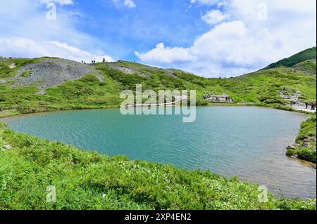 Naturlandschaft des Happo Teichs auf Hakuba Happo One in der Präfektur Nagano, Japan Stockfoto